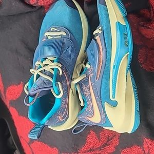 Nike ZOOM FREAK 3 NRG Valentines 💝 edition , rare size 5.5 big boys